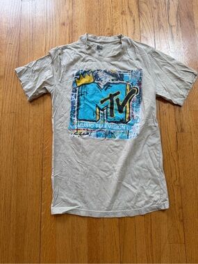 NWOT MTV Short Sleeve Tee in Beige with Blue and Yellow Logo